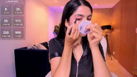 Snapshot of miiaa_evans chatting on October 2025 11:07:02 AM Mia online show from October 2025 11:07:02 AM