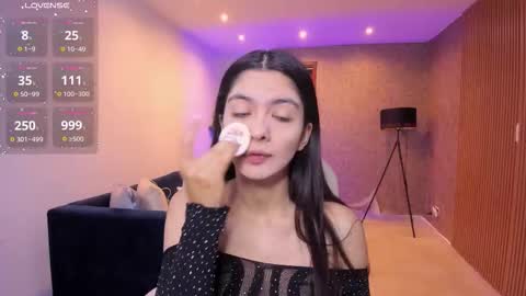 Snapshot of miiaa_evans chatting on November 2025 11:09:02 AM Mia online show from November 2025 11:09:02 AM