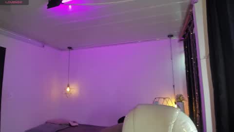 miiss_greyy online show from September 2025 12:05:01 PM
