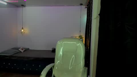 miiss_greyy online show from September 2025 12:18:01 PM