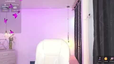 miiss_greyy online show from October 2025 11:44:01 AM