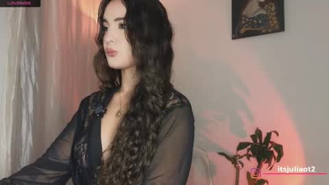 Snapshot of miissjulia chatting on November 2025 12:02:01 AM online show from November 2025 12:02:01 AM