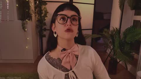 Snapshot of mika_moon_ chatting on November 2025 04:39:01 PM mika_moon_ online show from November 2025 04:39:01 PM