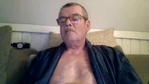 Snapshot of mikael42 chatting on April 2026 06:14:02 PM mikael42 online show from April 2026 06:14:02 PM