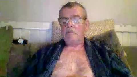 Snapshot of mikael42 chatting on April 2026 07:00:02 PM mikael42 online show from April 2026 07:00:02 PM