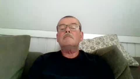 Snapshot of mikael42 chatting on May 2026 10:01:02 AM mikael42 online show from May 2026 10:01:02 AM