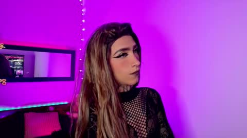 mikaelarangel online show from November 2025 12:38:02 AM