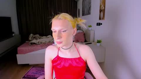 Snapshot of mikaella_nicole chatting on June 2026 06:38:01 PM mikaella_nicole online show from June 2026 06:38:01 PM