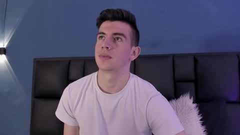 Snapshot of mikaelslow chatting on September 2025 05:22:01 AM mikael online show from September 2025 05:22:01 AM