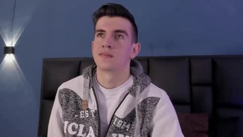 Snapshot of mikaelslow chatting on October 2025 03:37:02 AM mikael online show from October 2025 03:37:02 AM