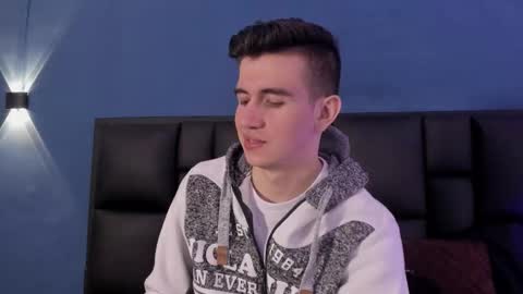 Snapshot of mikaelslow chatting on October 2025 04:43:02 AM mikael online show from October 2025 04:43:02 AM