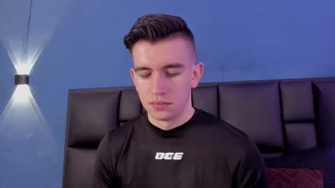 Snapshot of mikaelslow chatting on October 2025 04:22:01 AM mikael online show from October 2025 04:22:01 AM