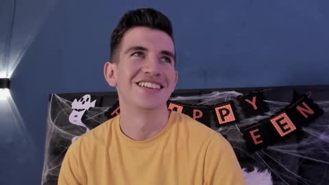 Snapshot of mikaelslow chatting on October 2025 04:24:02 AM mikael online show from October 2025 04:24:02 AM