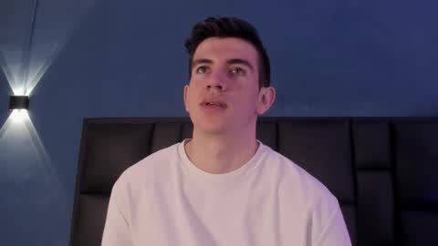 Snapshot of mikaelslow chatting on November 2025 05:40:01 AM mikael online show from November 2025 05:40:01 AM