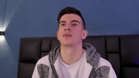 Snapshot of mikaelslow chatting on November 2025 04:33:02 AM mikael online show from November 2025 04:33:02 AM