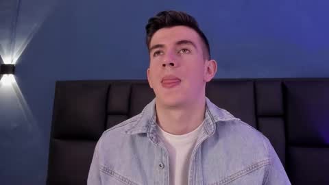 Snapshot of mikaelslow chatting on November 2025 04:23:02 AM mikael online show from November 2025 04:23:02 AM