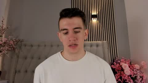 Snapshot of mikaelslow chatting on December 2025 07:41:01 PM mikael online show from December 2025 07:41:01 PM