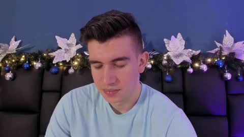 Snapshot of mikaelslow chatting on December 2025 04:33:02 AM mikael online show from December 2025 04:33:02 AM