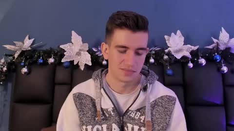 Snapshot of mikaelslow chatting on December 2025 04:10:01 AM mikael online show from December 2025 04:10:01 AM