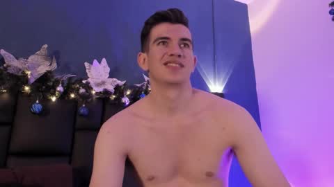 Snapshot of mikaelslow chatting on December 2025 04:52:01 AM mikael online show from December 2025 04:52:01 AM