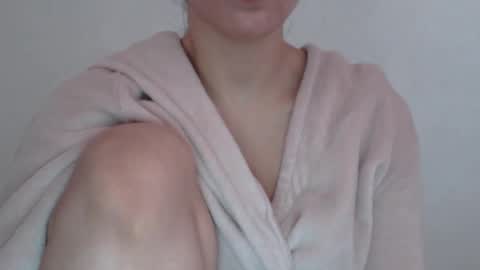 Snapshot of mikahdos chatting on December 2024 08:44:01 AM SORAYA online show from December 2024 08:44:01 AM