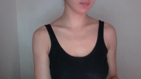 Snapshot of mikahdos chatting on November 2025 08:48:02 AM SORAYA online show from November 2025 08:48:02 AM