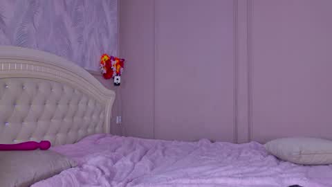 mikameow online show from May 2026 06:20:01 PM