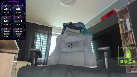 Snapshot of mikavfr chatting on December 2025 09:07:01 AM Mika online show from December 2025 09:07:01 AM