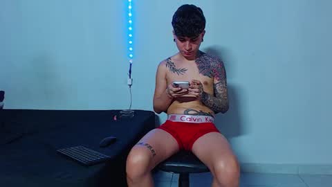 Snapshot of mike777jr chatting on October 2025 03:32:02 PM Mike IMDEPENDIENT MODEL online show from October 2025 03:32:02 PM