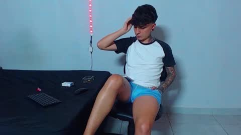 Snapshot of mike777jr chatting on October 2025 02:22:02 AM Mike IMDEPENDIENT MODEL online show from October 2025 02:22:02 AM