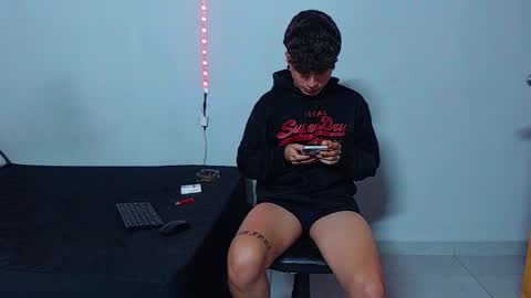 Snapshot of mike777jr chatting on October 2025 04:22:02 AM Mike IMDEPENDIENT MODEL online show from October 2025 04:22:02 AM