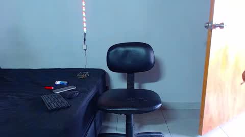 Snapshot of mike777jr chatting on October 2025 04:28:01 PM Mike IMDEPENDIENT MODEL online show from October 2025 04:28:01 PM