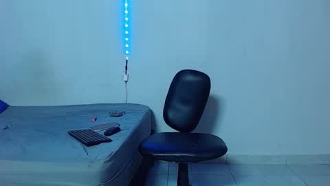 Snapshot of mike777jr chatting on October 2025 01:18:01 AM Mike IMDEPENDIENT MODEL online show from October 2025 01:18:01 AM