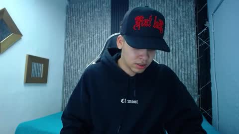 Mike 0233 online show from November 2025 05:06:02 AM