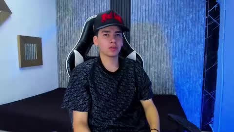 Mike 0233 online show from December 2025 04:39:02 AM