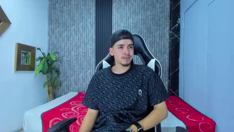 Mike 0233 online show from February 2026 03:37:01 AM