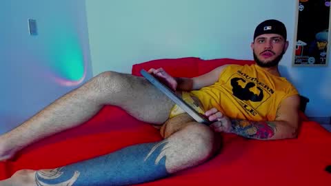 Snapshot of mike__horny chatting on February 2026 06:28:02 PM Mike online show from February 2026 06:28:02 PM