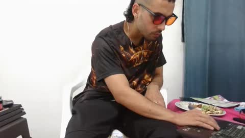 mike_leonrey22 online show from November 2025 10:45:02 PM