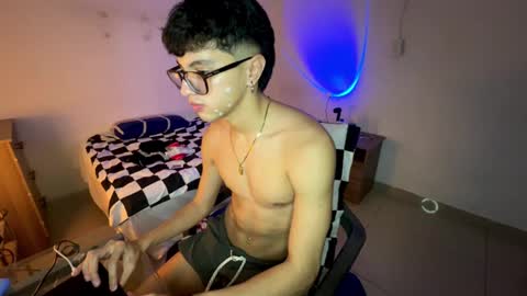 Snapshot of mike_pineapple chatting on October 2025 03:47:01 AM Mike Pineapple online show from October 2025 03:47:01 AM