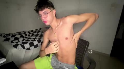 Snapshot of mike_pineapple chatting on October 2025 03:48:02 AM Mike Pineapple online show from October 2025 03:48:02 AM