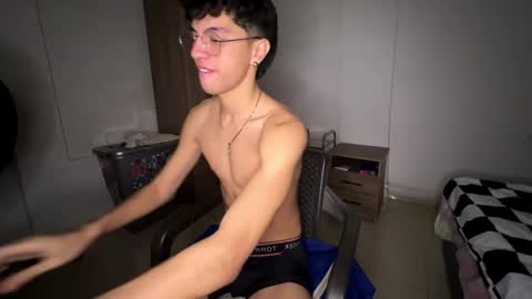 Snapshot of mike_pineapple chatting on October 2025 03:42:02 AM Mike Pineapple online show from October 2025 03:42:02 AM