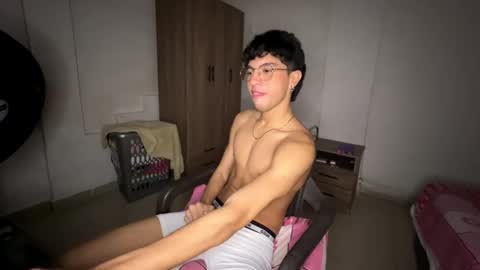 Snapshot of mike_pineapple chatting on October 2025 03:28:02 AM Mike Pineapple online show from October 2025 03:28:02 AM