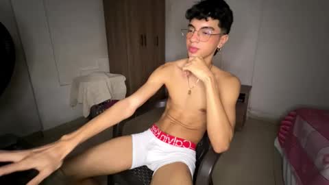 Snapshot of mike_pineapple chatting on October 2025 03:43:02 AM Mike Pineapple online show from October 2025 03:43:02 AM