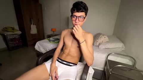 Snapshot of mike_pineapple chatting on November 2025 03:50:01 AM Mike Pineapple online show from November 2025 03:50:01 AM