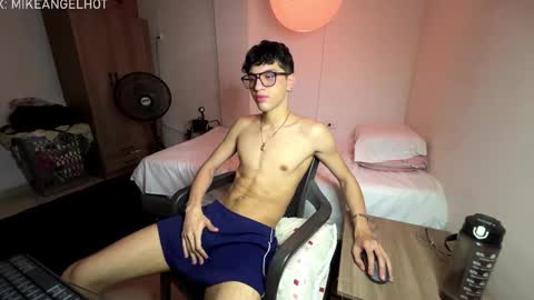 Mike Pineapple online show from January 2026 03:52:02 AM