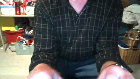 Snapshot of mikeb3200 chatting on November 2025 04:37:02 AM mikeb3200 online show from November 2025 04:37:02 AM