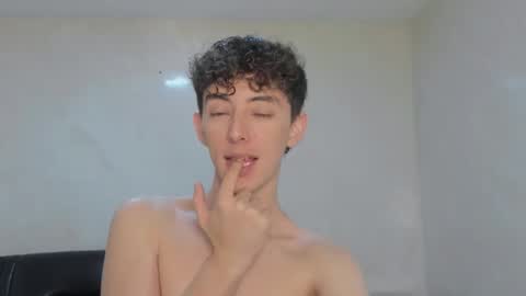 Snapshot of mikebelf4 chatting on November 2025 12:31:01 AM Mikebelf4 online show from November 2025 12:31:01 AM