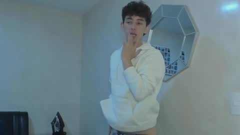 Snapshot of mikebelf4 chatting on November 2025 04:45:02 AM Mikebelf4 online show from November 2025 04:45:02 AM