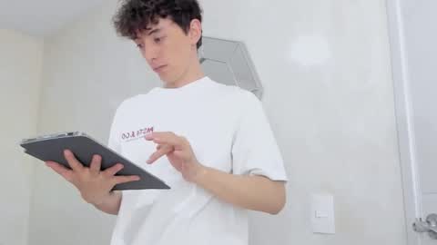 Snapshot of mikebelf4 chatting on December 2025 01:55:02 AM Mikebelf4 online show from December 2025 01:55:02 AM