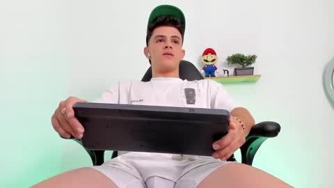 Snapshot of mikecooper_ chatting on October 2025 12:58:01 AM Mike Cooper online show from October 2025 12:58:01 AM